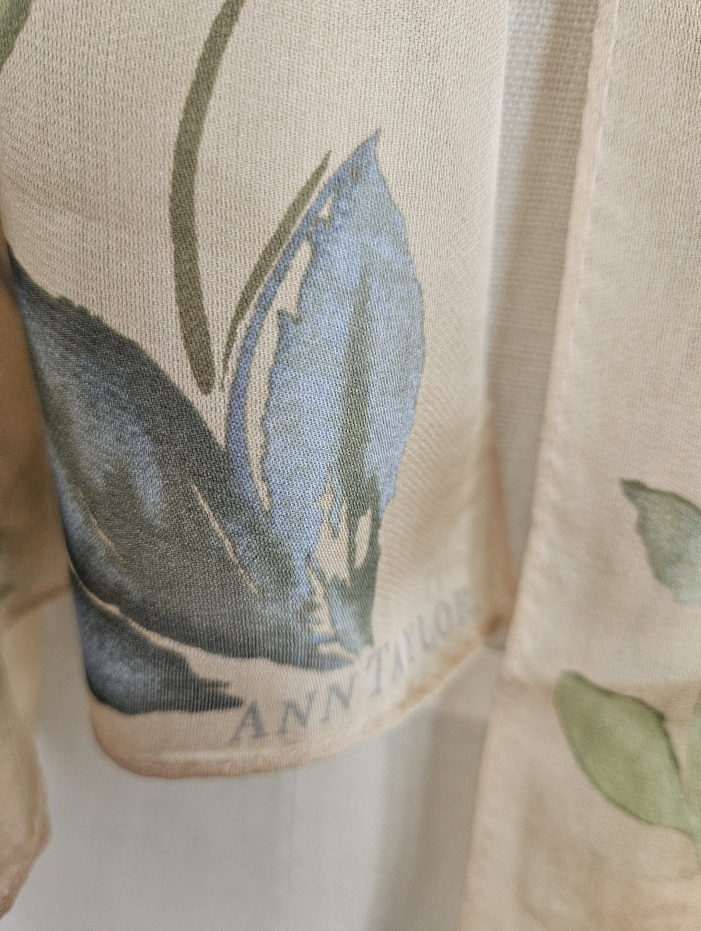 ANN TAYLOR Ivory Floral Border Oblong Scarf | SZ 43" - Picture 4 of 8